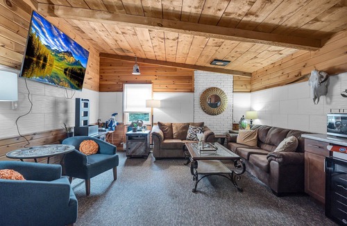 Ellicottville Cabin | Timberline Lodge - Downtown Ellicottville - Room 200