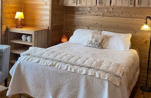 Carbon Hill Cottage | Tiny cozy Cottage in Hocking Hills Ohio Area