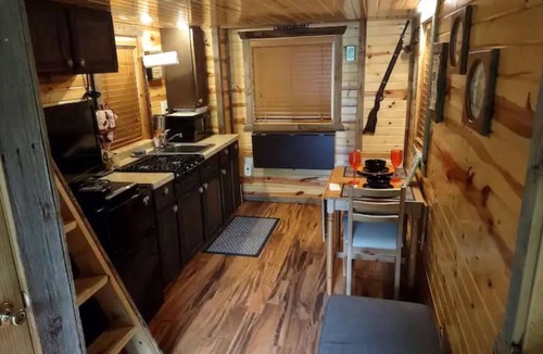 Lyndon Station Cabin | Tiny Home Couples Retreat