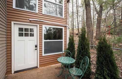 Mayfield Apartment | Tiny Loft-Spider Lake-SUP Rentals-Beach-Sauna!