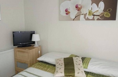 Harlington House | Tiny Single shared bathroom Room ssbyr