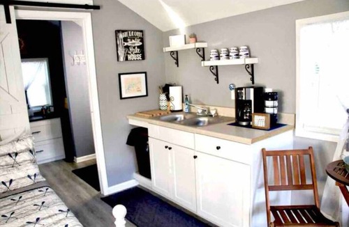 Monticello Apartment | Tinyhouse LakeView Cottage with a MILLION DOLLAR VIEW!