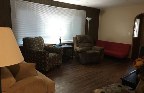 Brethren House | Tippy Dam a few miles away. Super clean and spacious.
