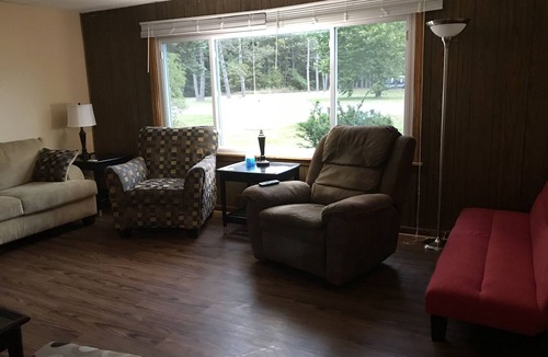 Brethren House | Tippy Dam a few miles away. Super clean and spacious.