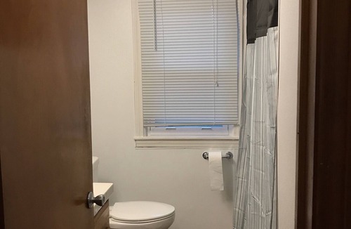 Brethren House | Tippy Dam a few miles away. Super clean and spacious.
