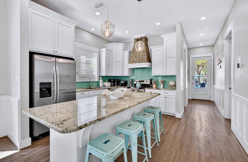 Miramar Beach House | Tipsy Turtle | Heated Pool, FREE Golf Cart, 1min Beach, Game Room, Bunk Rooms