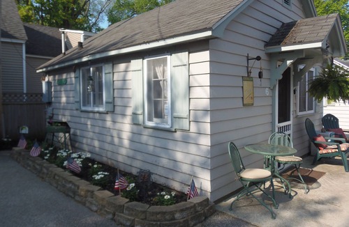 Ludington Cottage | To A Ludington Cottages. Parkview #6.