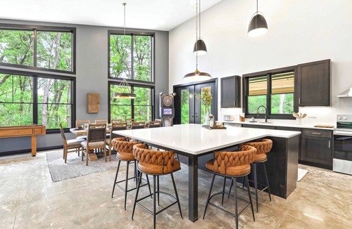 Rome House | Tomahawk Trail - 5BR Retreat w/Hot Tub