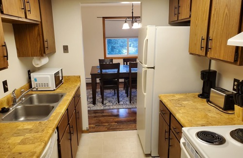 Sioux Falls Apartment | Tomar Park Apt with Porch & Fireplace KP101APT6