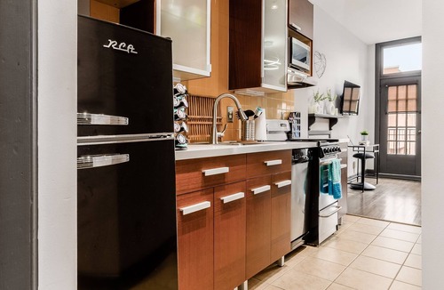 Victorian Village Condo | Top Floor Comfy condo- Heart of Short North