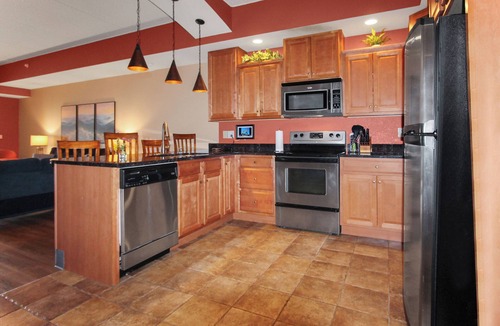 Wisconsin Dells Condo | Top-Floor Condo Overlooking the River – Pet Friendly!