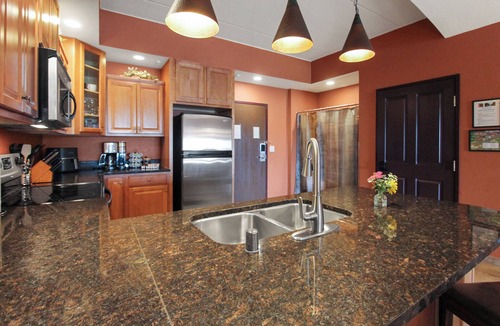 Wisconsin Dells Condo | Top-Floor Condo Overlooking the River – Pet Friendly!