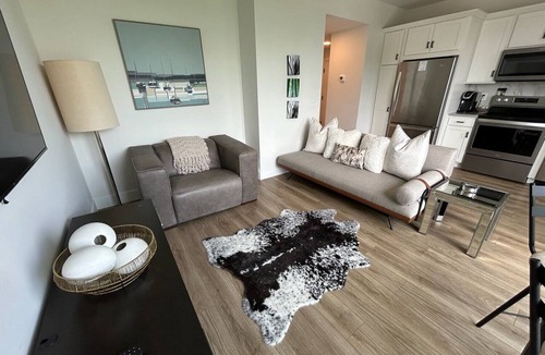 Traverse City Condo | Top Floor Condo w/Water Views + Walk to Beach