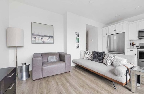 Traverse City Condo | Top Floor Condo w/Water Views + Walk to Beach