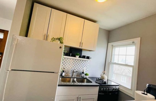 Kamm's Corners Apartment | TopUnit Floor Near Airport One bedroom