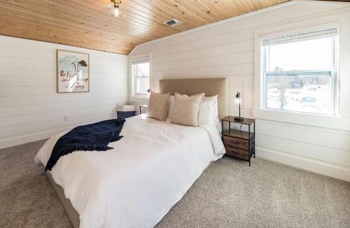 Kewadin House | Torch Lake Luxe 3BR w Hot Tub Fire Pit