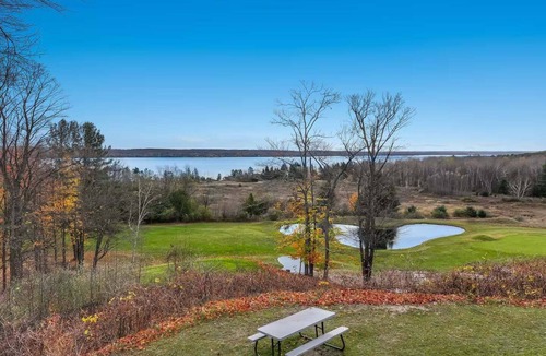 Kewadin Cottage | Torch Lake Vista A-ga-ming Golf Retreat 741
