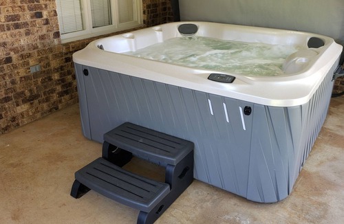 Lubbock House | TOTAL PRIVACY & TOTALLY PRIVATE HOT TUB, 4 Bed, 3 Bath, 2 Car - SLEEPS 14!