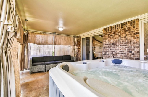 Lubbock House | TOTAL PRIVACY & TOTALLY PRIVATE HOT TUB, 4 Bed, 3 Bath, 2 Car - SLEEPS 14!