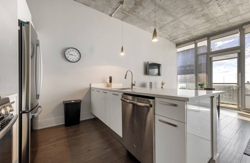 Downtown St. Louis Apartment | Towers at Opop 2102 Spacios and Cozy 1 bd 1 b