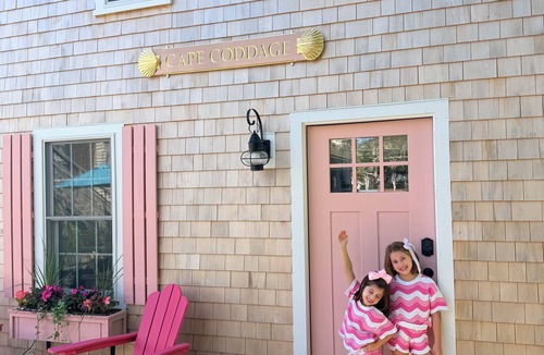 Chatham Cottage | Town Center-Full Reno 2026-Steps To Shops & Eateries-Walk To Lighthouse Beach
