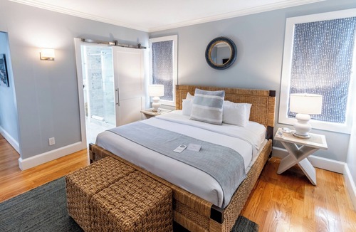 Newport Bed & Breakfast | Town & Tide Inn