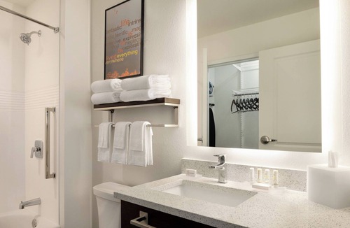 Grafton Hotel | TownePlace Suites by Marriott Milwaukee Grafton