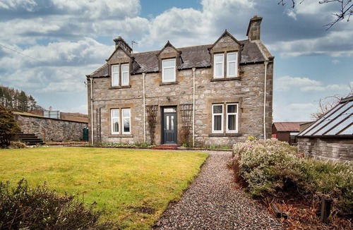 Dufftown House | Traditional Scottish family home comprising 4 large bedrooms