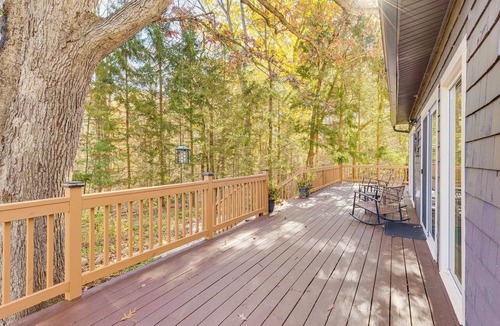 Cuyahoga Falls House | Trails, Wine & Events! Cuyahoga Falls Retreat