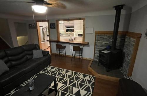 Gaylord House | Trailside Lake Retreat