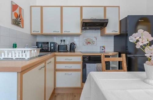 Leith Apartment | Tram | City Centre | Sleeps 3 | 2 Beds