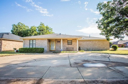 Lubbock House | Tranquil 2-bedroom next to Remington Park, conveniently close to Loop 289