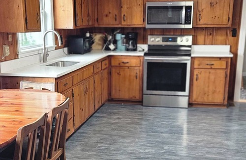 Windham Cottage | Tranquil 3-bedroom cottage in Windham on Forest Lake