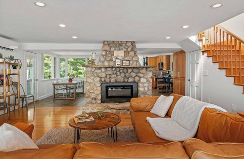 South Casco House | Tranquil 3-bedroom Lake house on Sebago Lake