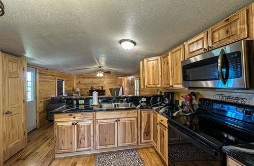 Nelsonville Cabin | Tranquil Turkey Ridge Cabin w/Private Hot Tub