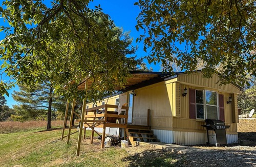 Nelsonville Cabin | Tranquil Turkey Ridge Cabin w/Private Hot Tub