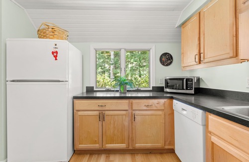 Mount Desert Cottage | Tranquil View Cottage & Cabin, Pet Friendly with Wifi