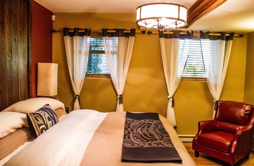 Tuwanek House | Tranquility Bay Waterfront Inn