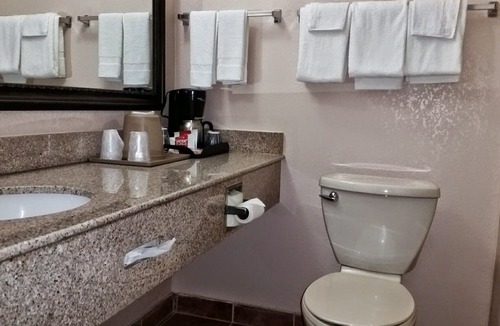 New Martinsville Hotel | Travelers Inn