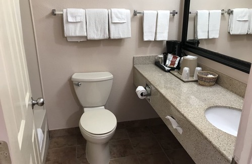 New Martinsville Hotel | Travelers Inn