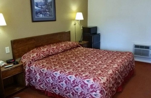 New Martinsville Hotel | Travelers Inn