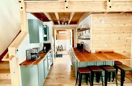Ottawa Resort | Treehouse 2 - Treehouses at Starved Rock
