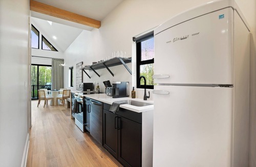 McArthur Cabin | Treetop Windows · Hot Tub · Forest Views | Luxe