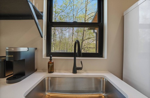 McArthur Cabin | Treetop Windows · Hot Tub · Forest Views | Luxe