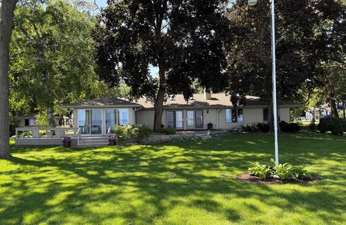 Fond du Lac House | Tremendous, peaceful 2-bedroom house with AC in Fond du Lac on lake Winnebago.