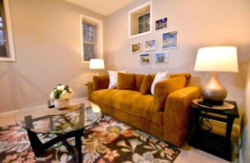 Tremont Apartment | Tremont apartment, near downtown, and Central!