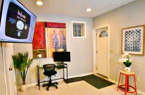 Tremont Apartment | Tremont apartment, near downtown, and Central!