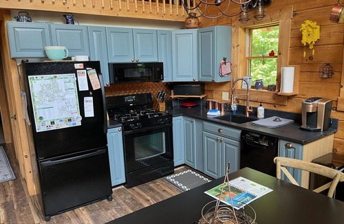 Wilmington Cabin | Trending Family Retreat - Pvt. Deck Hot Tub, Pool & Game Room
