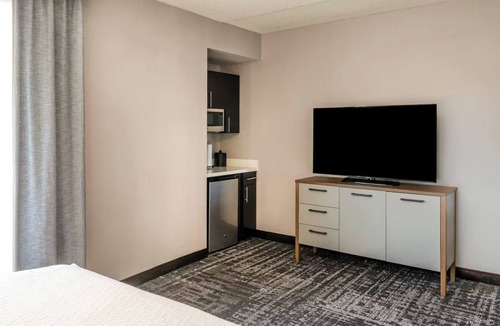 Canonsburg Hotel | Trendy 1 King Room Perfect for Business Travelers or Weekend Pittsburgh Getaways