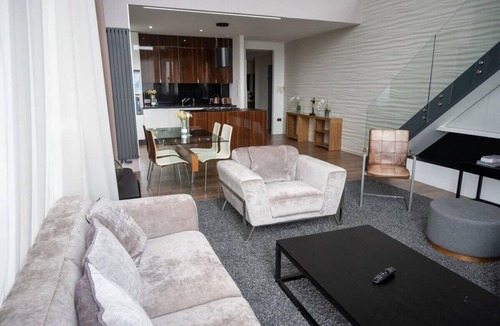 Partick Apartment | Trendy 3-Bed Flat with River Views Glasgow